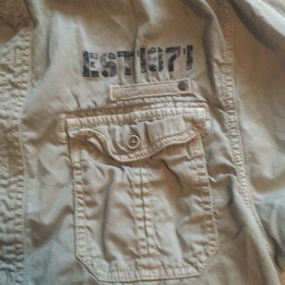 Beautiful army green button shirt - Picture 2 of 3